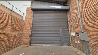 Neat &amp; secure Mini Unit TO LET in Jet Park.