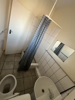 Secure 1-Bedroom Apartment In Violet Street, Rosettenville