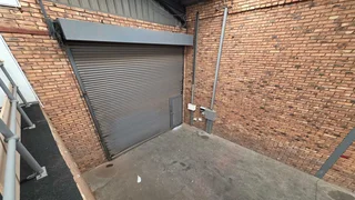 Neat &amp; secure Mini Unit TO LET in Jet Park.