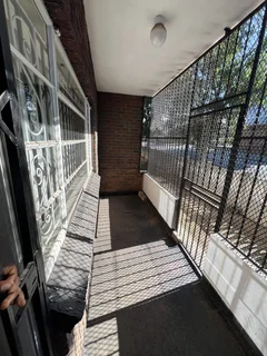 Secure 1-Bedroom Apartment In Violet Street, Rosettenville