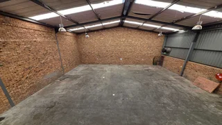 Neat &amp; secure Mini Unit TO LET in Jet Park.