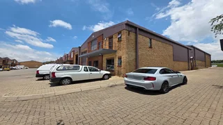 Neat &amp; secure Mini Unit TO LET in Jet Park.