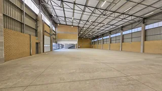 Showroom space available To Let with exposure on the R24 in Meadowdale.