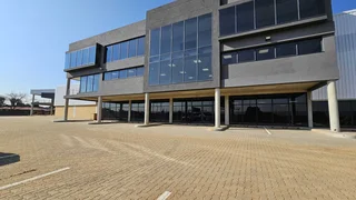 Showroom space available To Let with exposure on the R24 in Meadowdale.