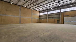 Showroom space available To Let with exposure on the R24 in Meadowdale.