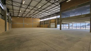 Showroom space available To Let with exposure on the R24 in Meadowdale.