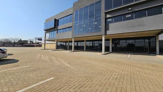 Showroom space available To Let with exposure on the R24 in Meadowdale.