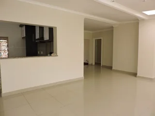 ***SOLE MANDATE*** Versatile Family Home with Two Income-Generating Cottages