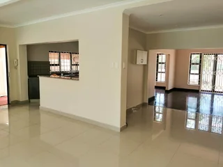 ***SOLE MANDATE*** Versatile Family Home with Two Income-Generating Cottages