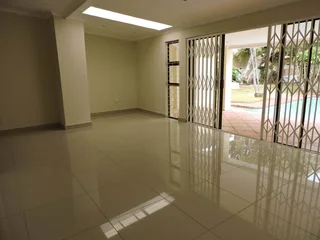 ***SOLE MANDATE*** Versatile Family Home with Two Income-Generating Cottages