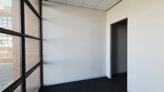 160 Square Meter Commercial unit to let on Witch-Hazel Avenue in Highveld