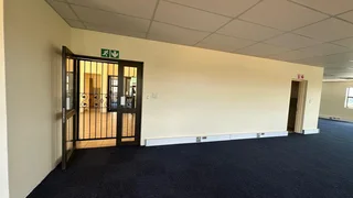 700 Square Meter Office unit to let in the business hub, Highveld