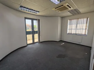 51m² Office To Let – Menlyn – Serene Office Park With Well-Maintained Gardens