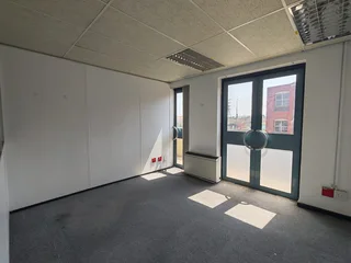 51m² Office To Let – Menlyn – Serene Office Park With Well-Maintained Gardens