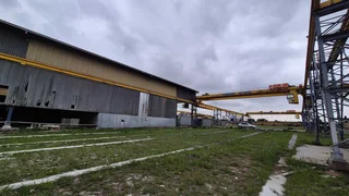 C11 -2,235sqm Factory with Cranes To Let - Roodekop