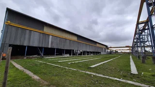 C11 -2,235sqm Factory with Cranes To Let - Roodekop