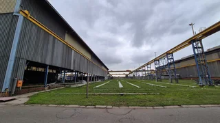 C11 -2,235sqm Factory with Cranes To Let - Roodekop