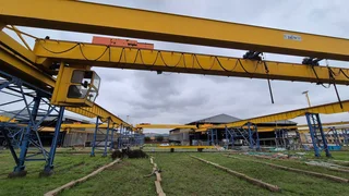 C11 -2,235sqm Factory with Cranes To Let - Roodekop