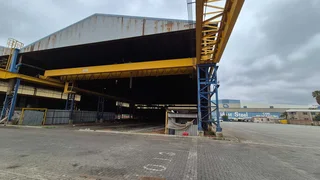 C13 - 2,500sqm Factory To Let with cranes - Roodekop