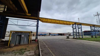 C13 - 2,500sqm Factory To Let with cranes - Roodekop