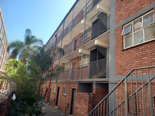 Sharing 3-Bedroom And 1-Bath Apartment In Pretoria West