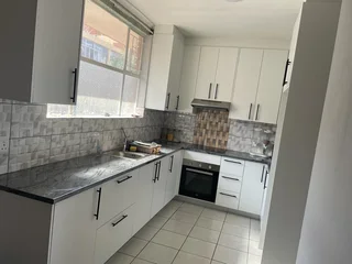 Sharing 3-Bedroom And 1-Bath Apartment In Pretoria West