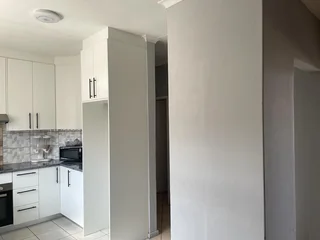 Sharing 3-Bedroom And 1-Bath Apartment In Pretoria West