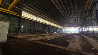 C13 - 2,500sqm Factory To Let with cranes - Roodekop