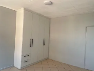 Sharing 3-Bedroom And 1-Bath Apartment In Pretoria West