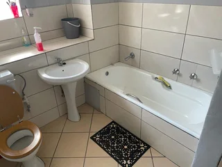 Sharing 3-Bedroom And 1-Bath Apartment In Pretoria West
