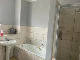 Sharing 3-Bedroom And 1-Bath Apartment In Pretoria West