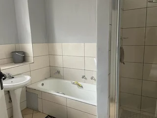 Sharing 3-Bedroom And 1-Bath Apartment In Pretoria West