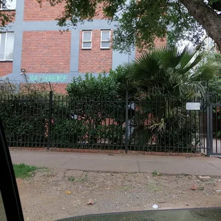 Sharing 3-Bedroom And 1-Bath Apartment In Pretoria West