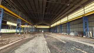 C13 - 2,500sqm Factory To Let with cranes - Roodekop