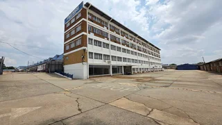 Large 13,000sqm facility TO LET in Elandsfontein