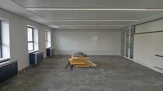 667m² Office to let Woodmead