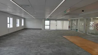667m² Office to let Woodmead