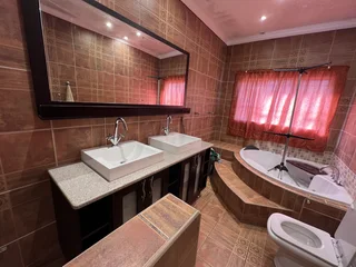 Beautiful 1-Bedroom Cottage In Noordheuwel