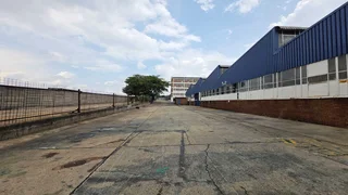 Large manufacturing/warehousing facility TO LET in Elandsfontein