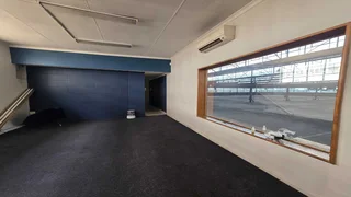 Large manufacturing/warehousing facility TO LET in Elandsfontein