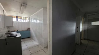 Large manufacturing/warehousing facility TO LET in Elandsfontein