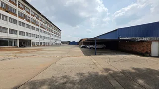 Large manufacturing/warehousing facility TO LET in Elandsfontein