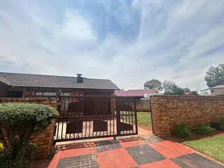 **Charming 3-Bedroom Family Home for Rent**in Vosloorus Paradise park