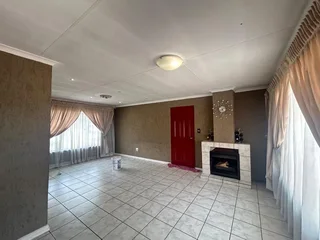 **Charming 3-Bedroom Family Home for Rent**in Vosloorus Paradise park