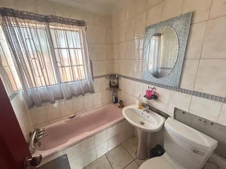 **Charming 3-Bedroom Family Home for Rent**in Vosloorus Paradise park