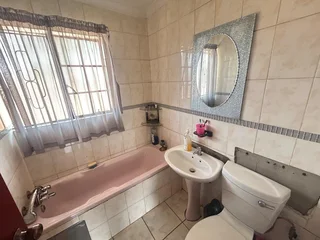 **Charming 3-Bedroom Family Home for Rent**in Vosloorus Paradise park
