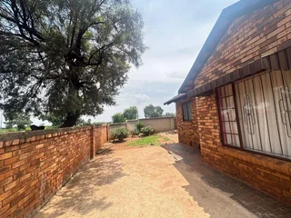 **Charming 3-Bedroom Family Home for Rent**in Vosloorus Paradise park