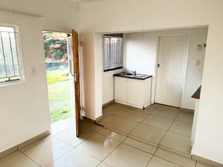 Secure 2-Bedroom And 1-Bathroonm Apartment On Argyle