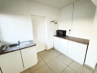 Secure 2-Bedroom And 1-Bathroonm Apartment On Argyle