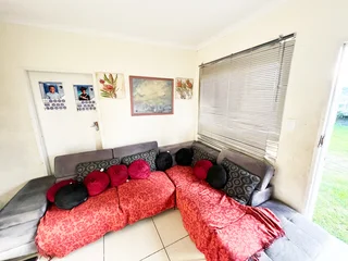 Secure 2-Bedroom And 1-Bathroonm Apartment On Argyle